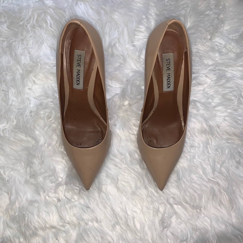 Steve Madden classic nude pump